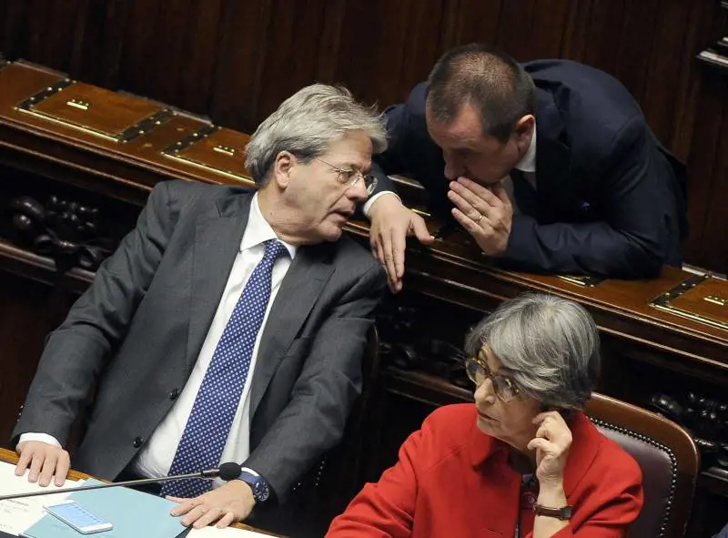 Gentiloni alla Camera: "Il governo dura finché ha la fiducia"