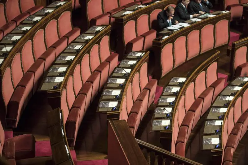 Gentiloni ottiene la fiducia ​in un Senato semideserto