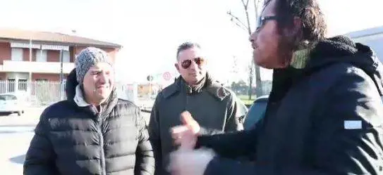 A Goro cacciarono gli immigrati. Ora ospitano famiglia italiana