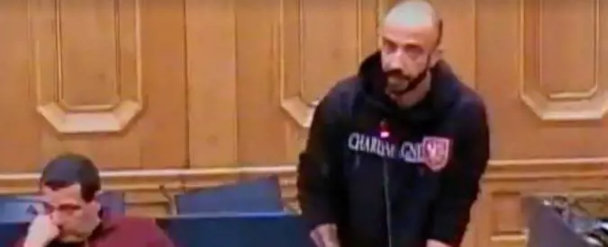 Casapound, in Aula con felpa delle SS: "I partigiani? Stupratori"