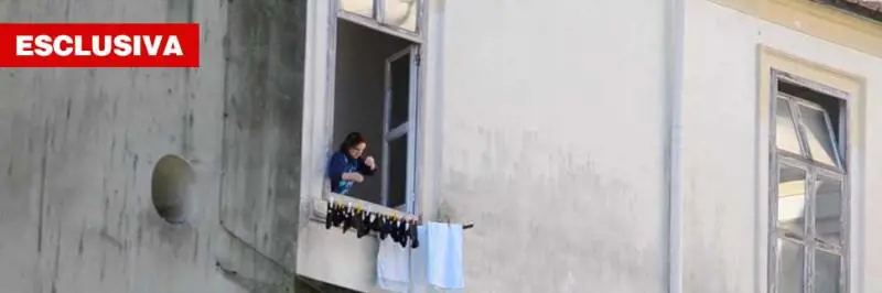 Abusivi alla reggia borbonica: nemmeno lo sfratto li smuove