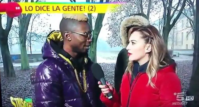 Bello Figo intervistato a Striscia: "Non sono un profugo mi mantengono gli italiani"