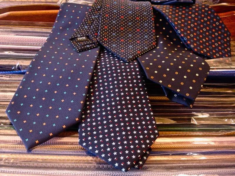 Il nodo centenario che libera l'eleganza