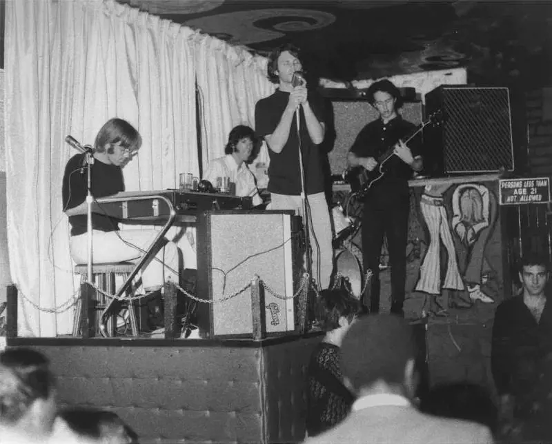 Blues ruggente dal vivo e tante fotografie. Ecco i Doors inediti