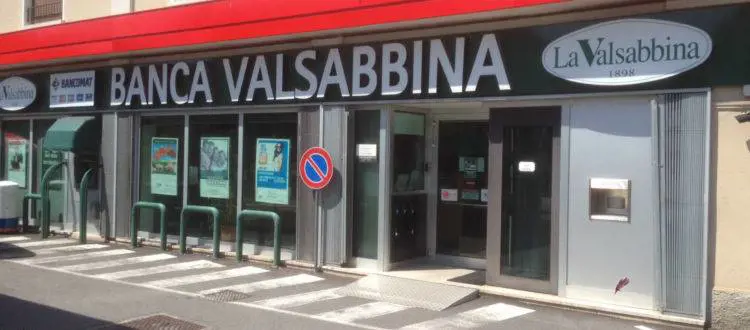 L'ultima banca che compra sportelli