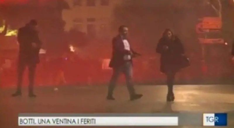 Palermo, follia di Capodanno: uomo spara nella piazza blindata