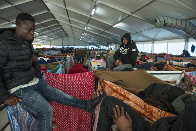 Un migrante si uccide, l'ong: "Colpa dell'asilo negato". Ma era soltanto depresso