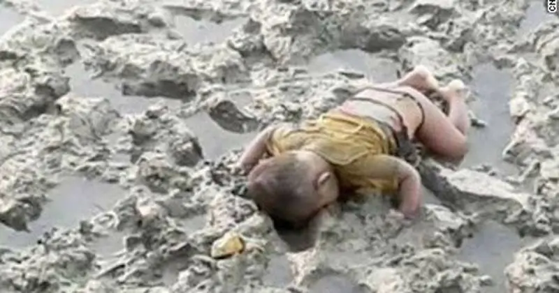 Un altro Aylan, annegato per fuggire dalla violenza in Birmania