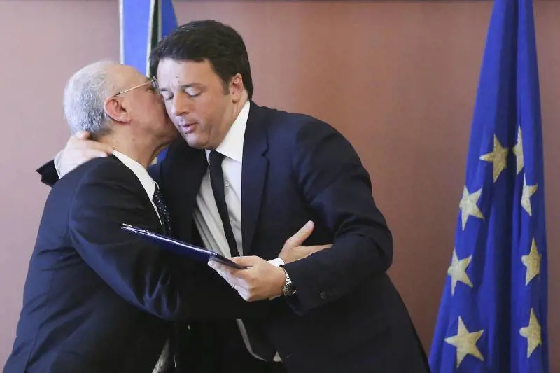 Sinistra smascherata. Per la Apple a Napoli paga il contribuente