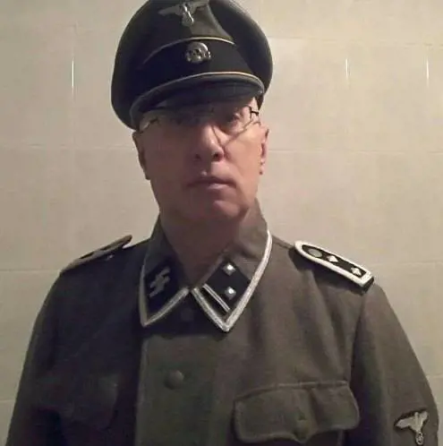 Il comandante dei vigili si veste da SS: "Così si sistemerebbero le cose..."