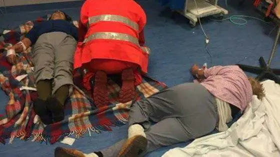 Pazienti curati per terra all'ospedale di Nola. Sospesi 3 dirigenti