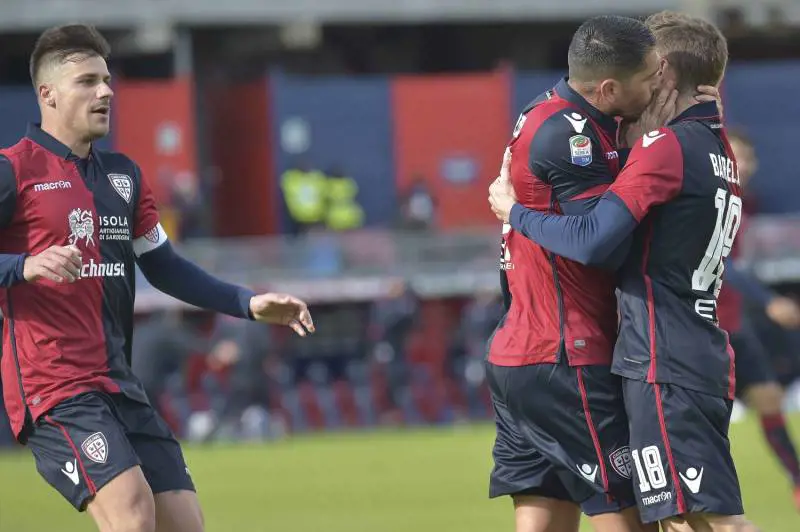 Il Cagliari spazza via il Genoa: i sardi rifilano 4 schiaffi al Grifone