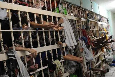 Condannato, rifiuta i domiciliari: "Meglio il carcere di mia madre"