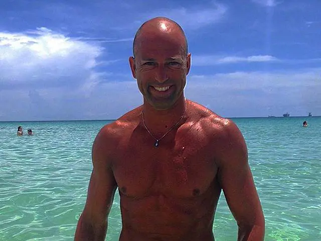 Isola dei Famosi, l'indiscrezione: "Bettarini ricoverato per un'infezione causata dalle zanzare"