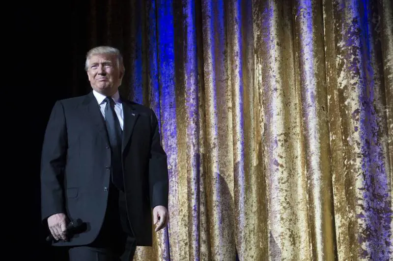 Facebook censura RussiaToday "Vietano tutte le news su Trump"