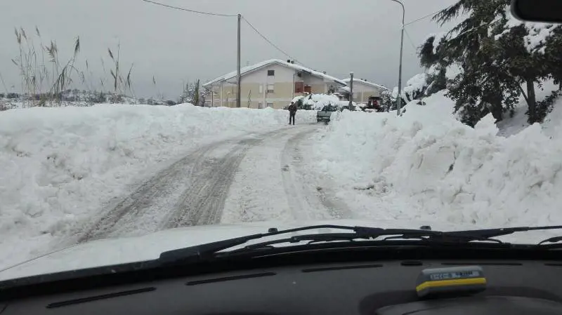 Ladri di rame traditi dalle orme lasciate nella neve