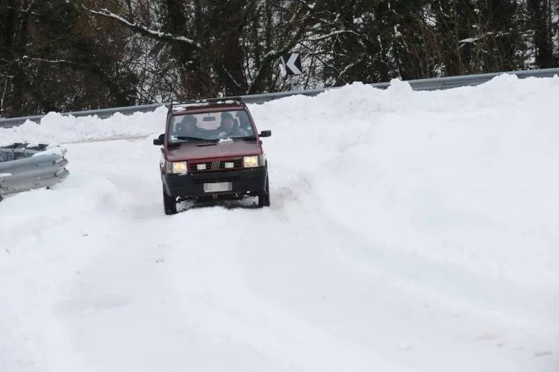 "Siamo per strada, sommersi dalla neve e non riusciamo a scappare"