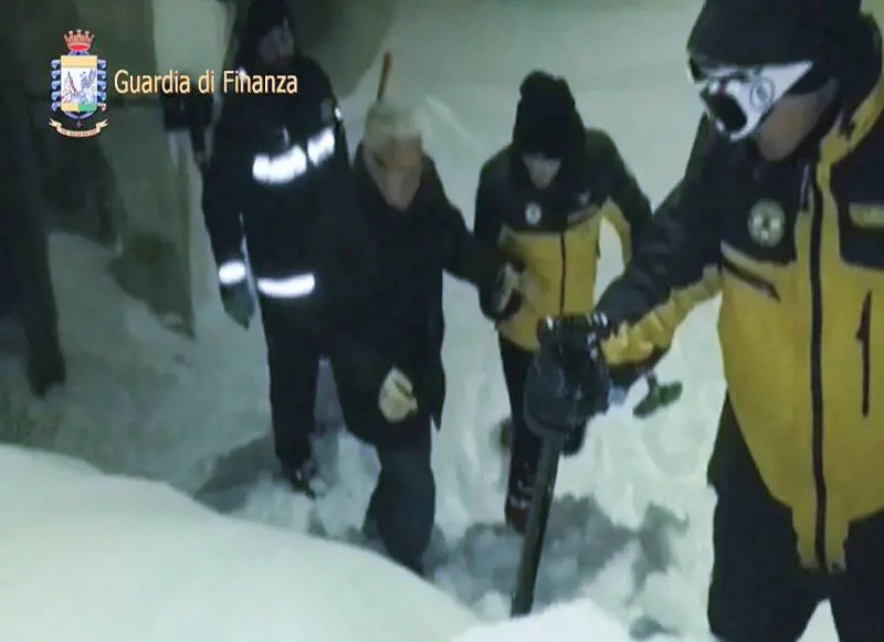 Gran Sasso, i messaggi Whatsapp delle persone intrappolate nel resort