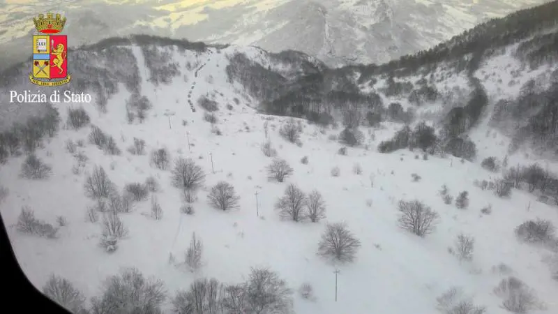 Seppelliti da quella sindone bianca, cercavano solo un angolo di felicità