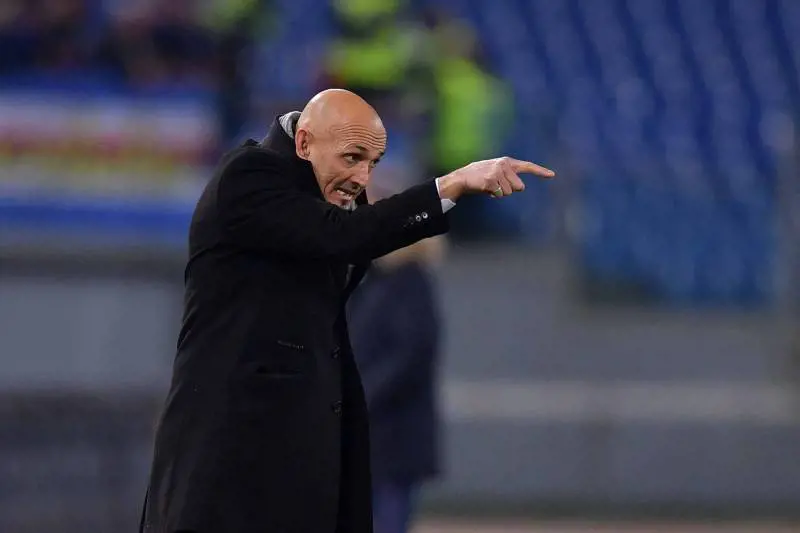 La Roma non molla ​e travolge la Fiorentina