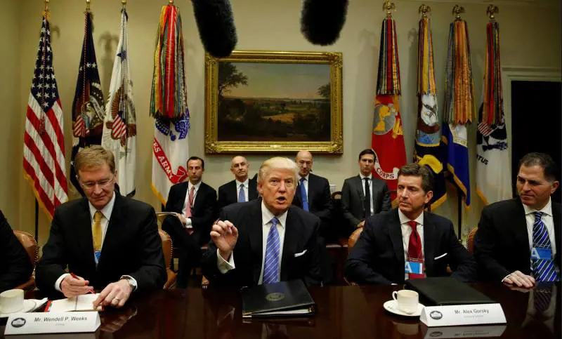 Trump firma il decreto per far uscire gli Usa da Tpp