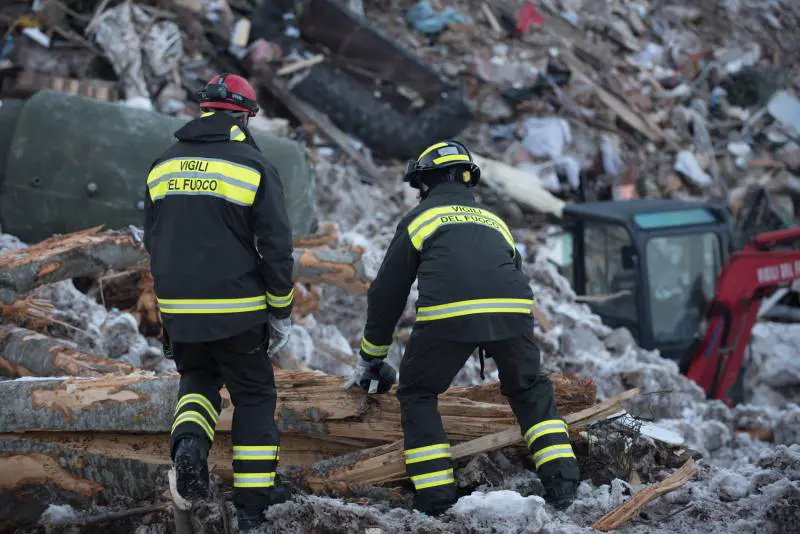 Vigili del Fuoco costretti a prevedere i terremoti con un secchio