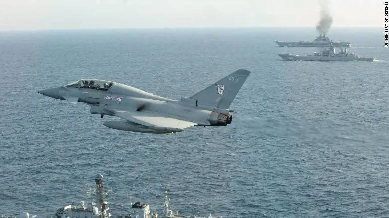 Londra disprezza Mosca: "Abbiamo scortato la nave della vergogna"