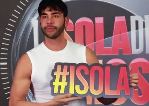 Isola dei Famosi, il legale di Urtis: "È un chirurgo plastico. Faremo causa a chi lo nega"