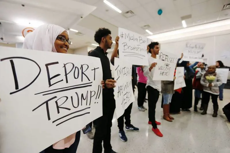 Sedici Stati Usa contro Trump: "Il bando degli islamici è incostituzionale"