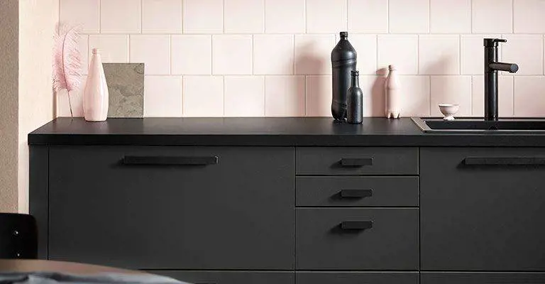 Cucina fatta di bottiglie riciclate: l'italiano dietro al progetto Ikea