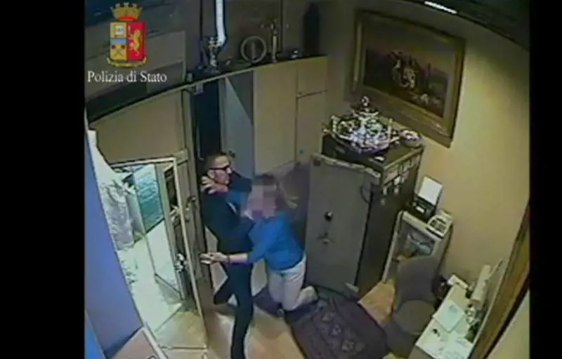 Colpo d'oro in gioielleria Arrestate le «Pantere rosa»