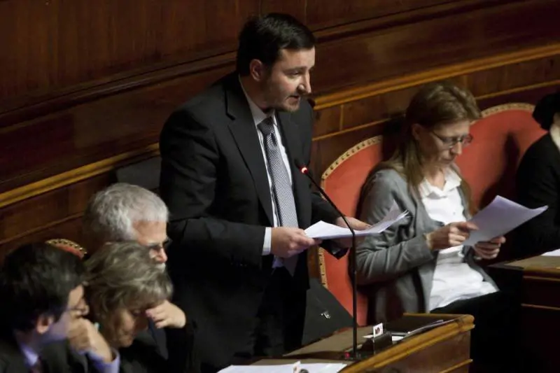 Dimissioni vietate al prigioniero del Senato