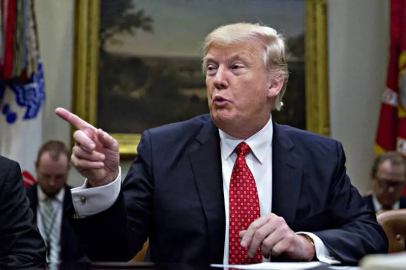 Trump ritira ricorso sul bando. Ma pensa a nuovo muslim ban