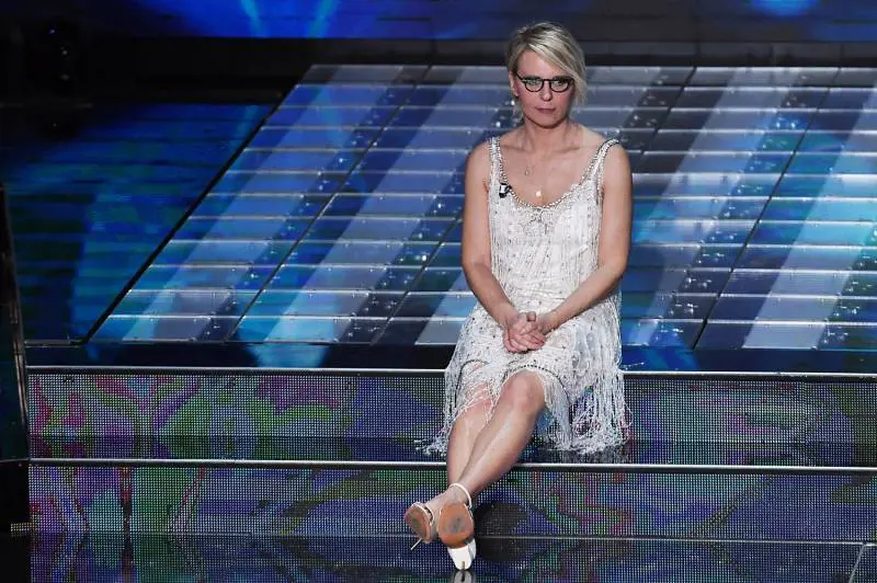 Sanremo, De Filippi sulla Leotta: "Ognuno si veste come vuole"