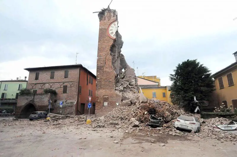 Il governo manda i migranti fra i terremotati dell'Emilia