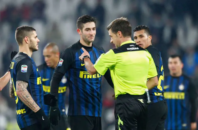 Inter su tutte le furie per un presunto errore dell'arbitro Rizzoli