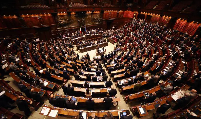 Francia, Pd: "Di Maio dissennato, Moavero venga in Aula"