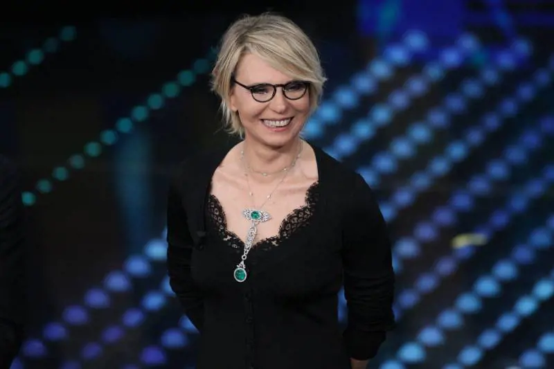 Il ciondolo della De Filippi che ricorda tanto il Titanic