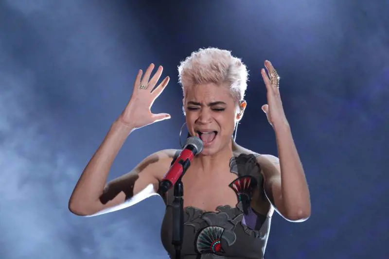 Arisa elogia sui social Elodie ma la canzone è di Riccardo Cocciante