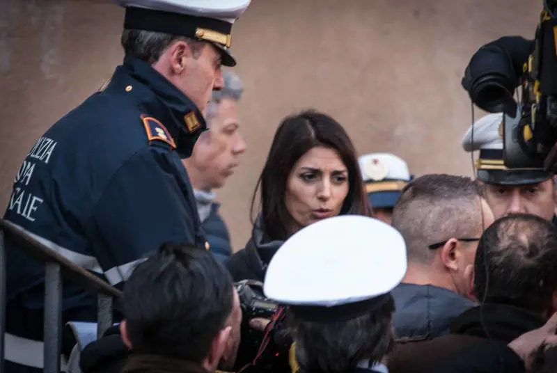 Berdini fa resistenza ma la Raggi non ci sta: "Ho finito la pazienza"