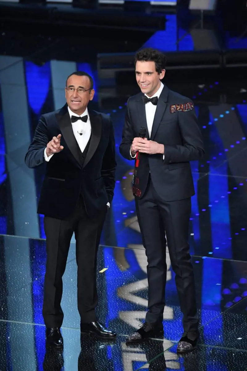 Sanremo, l'indiscrezione: "Carlo Conti si è rifiutato di baciare Mika"