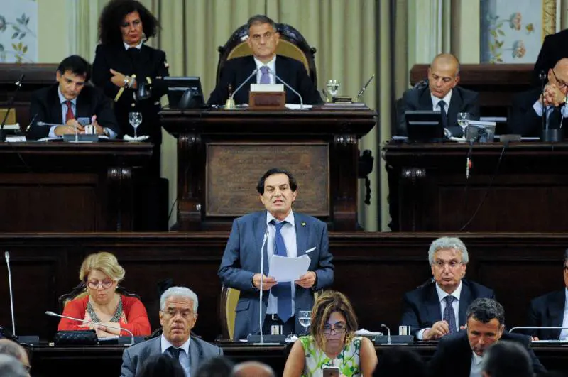 Irregolarità e bilancio in profondo rosso La Regione Sicilia è sull'orlo del fallimento