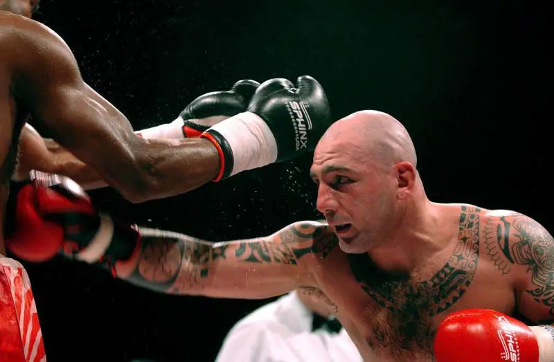 Dazn rilancia la boxe ma la "vieta" ai minori