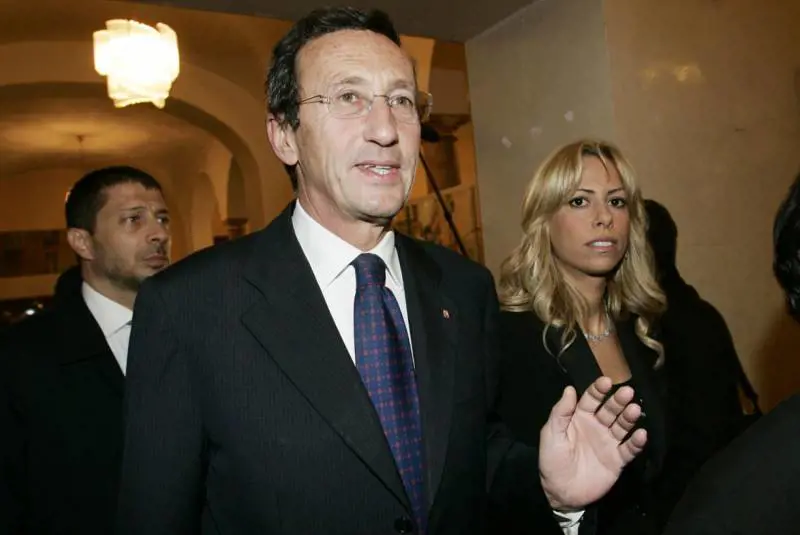 Fini si precipita di nuovo dai pm di Roma per scaricare su Tulliani ogni accusa