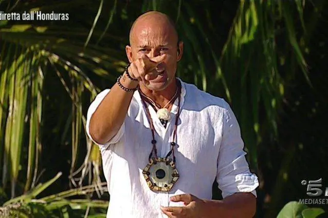 Stefano Bettarini nudo a Temptation Island Vip