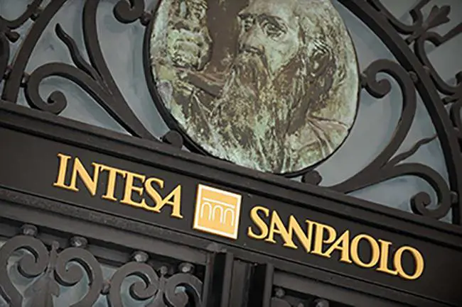 Intesa tende una mano al no profit