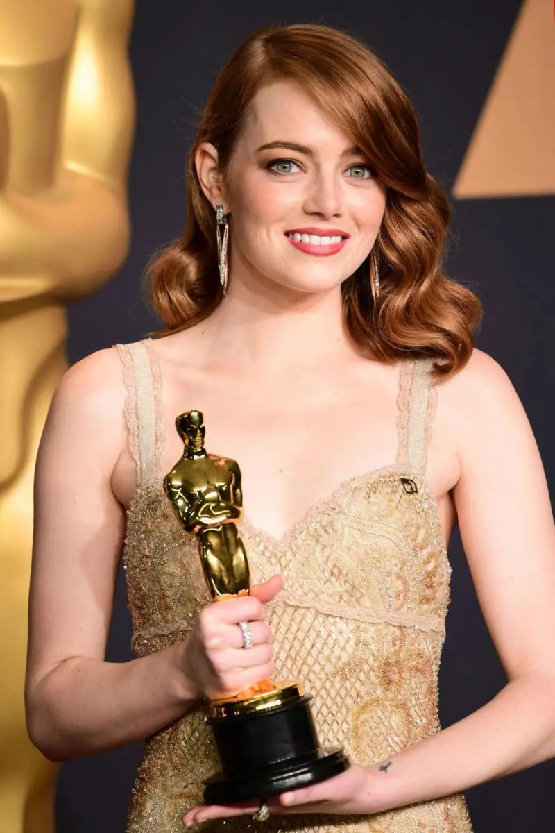 Emma Stone balla sui dollari È pagata più della Aniston