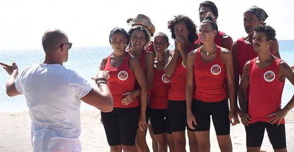 Isola dei Famosi, Vladimir Luxuria: "I cani sono bellissime creature. Raz non è un cane"