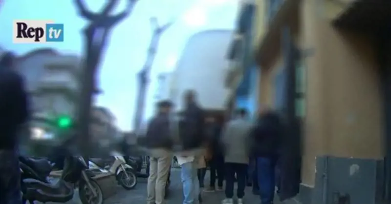 "10 euro per la tessera del Pd". Un nuovo scandalo travolge i dem