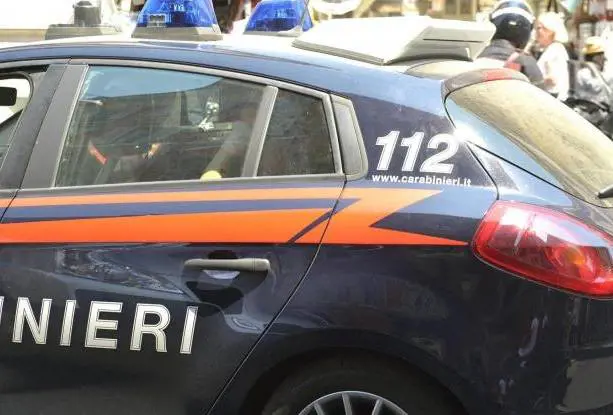 Armi da guerra in un capannone a Senago: è il covo dei rapinatori di portavalori